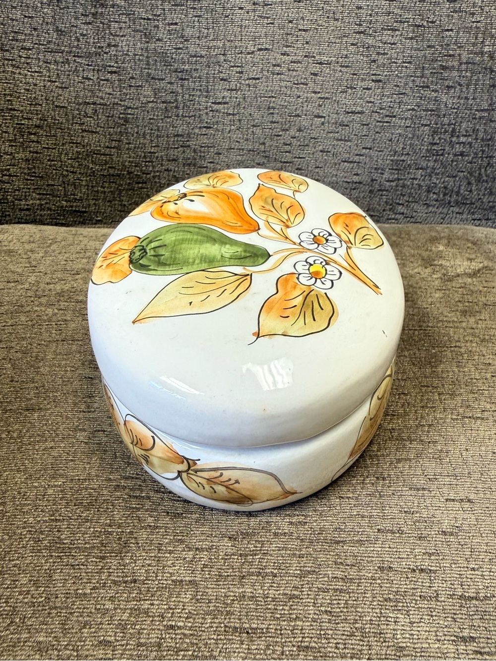 Vintage Hand-Painted Italian Ceramic Large Oval Trinket Box with Fruit Motif - Picture 3 of 10